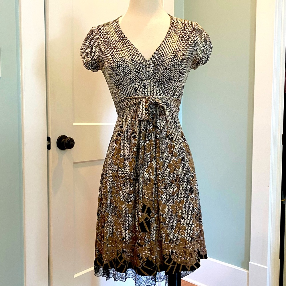Elle Tahari Silk Printed V-neck Dress / Size S